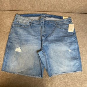 Universal Thread NWT Women's Plus Size Mid-Rise Bermuda Denim Shorts 26W 9"